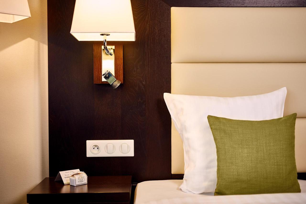 Hotel Charleroi Airport - Van Der Valk Esterno foto