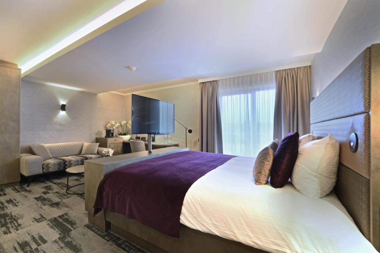 Hotel Charleroi Airport - Van Der Valk Esterno foto