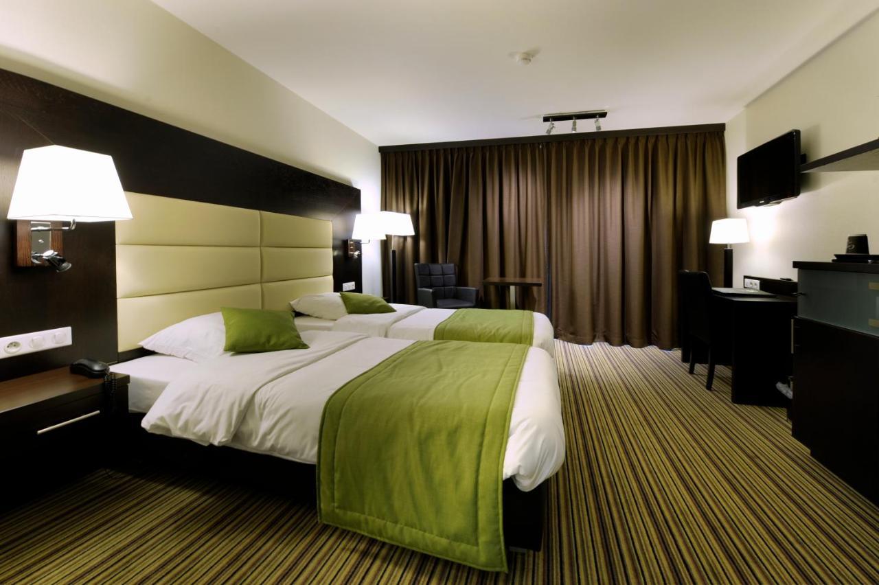 Hotel Charleroi Airport - Van Der Valk Esterno foto