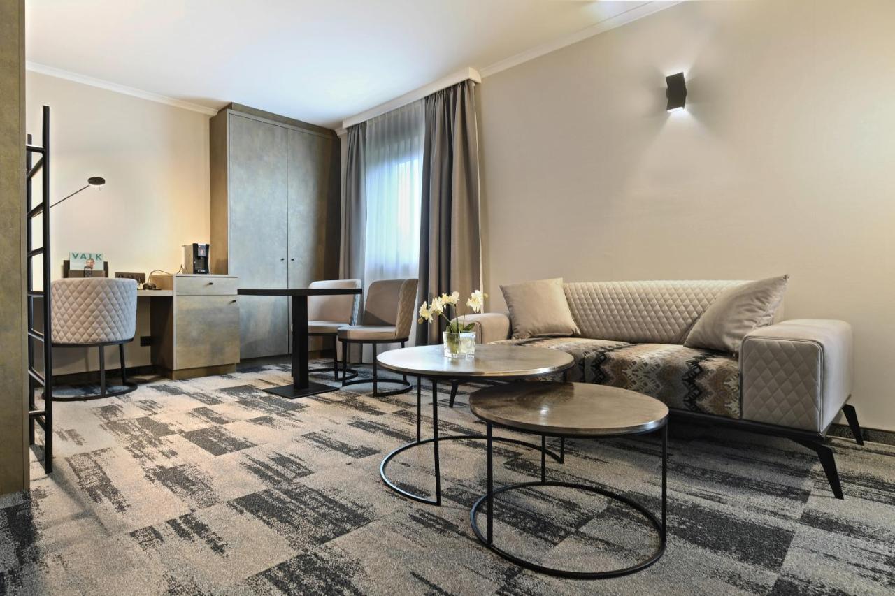 Hotel Charleroi Airport - Van Der Valk Esterno foto