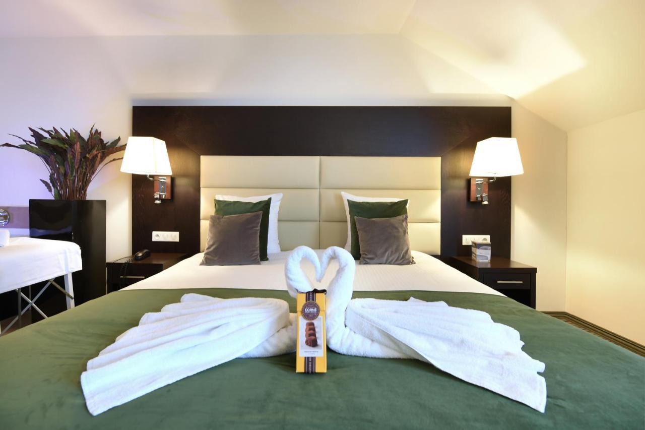 Hotel Charleroi Airport - Van Der Valk Esterno foto