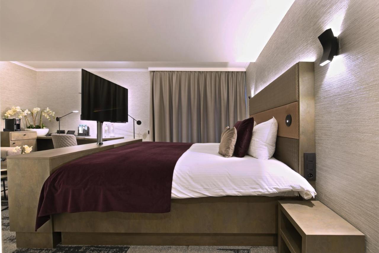 Hotel Charleroi Airport - Van Der Valk Esterno foto