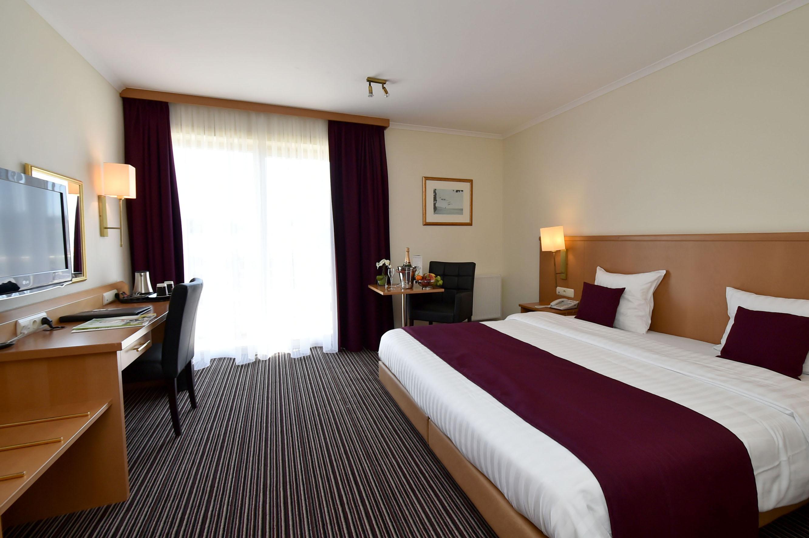 Hotel Charleroi Airport - Van Der Valk Esterno foto