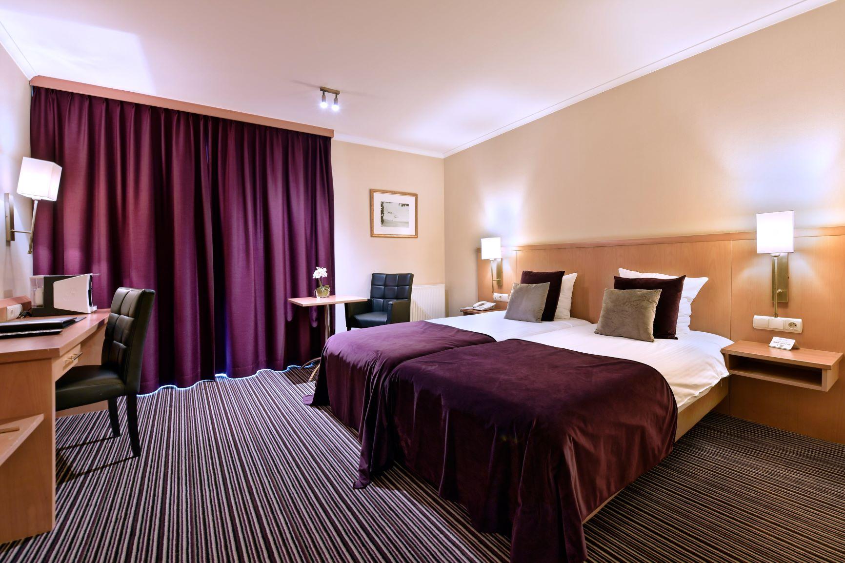 Hotel Charleroi Airport - Van Der Valk Esterno foto