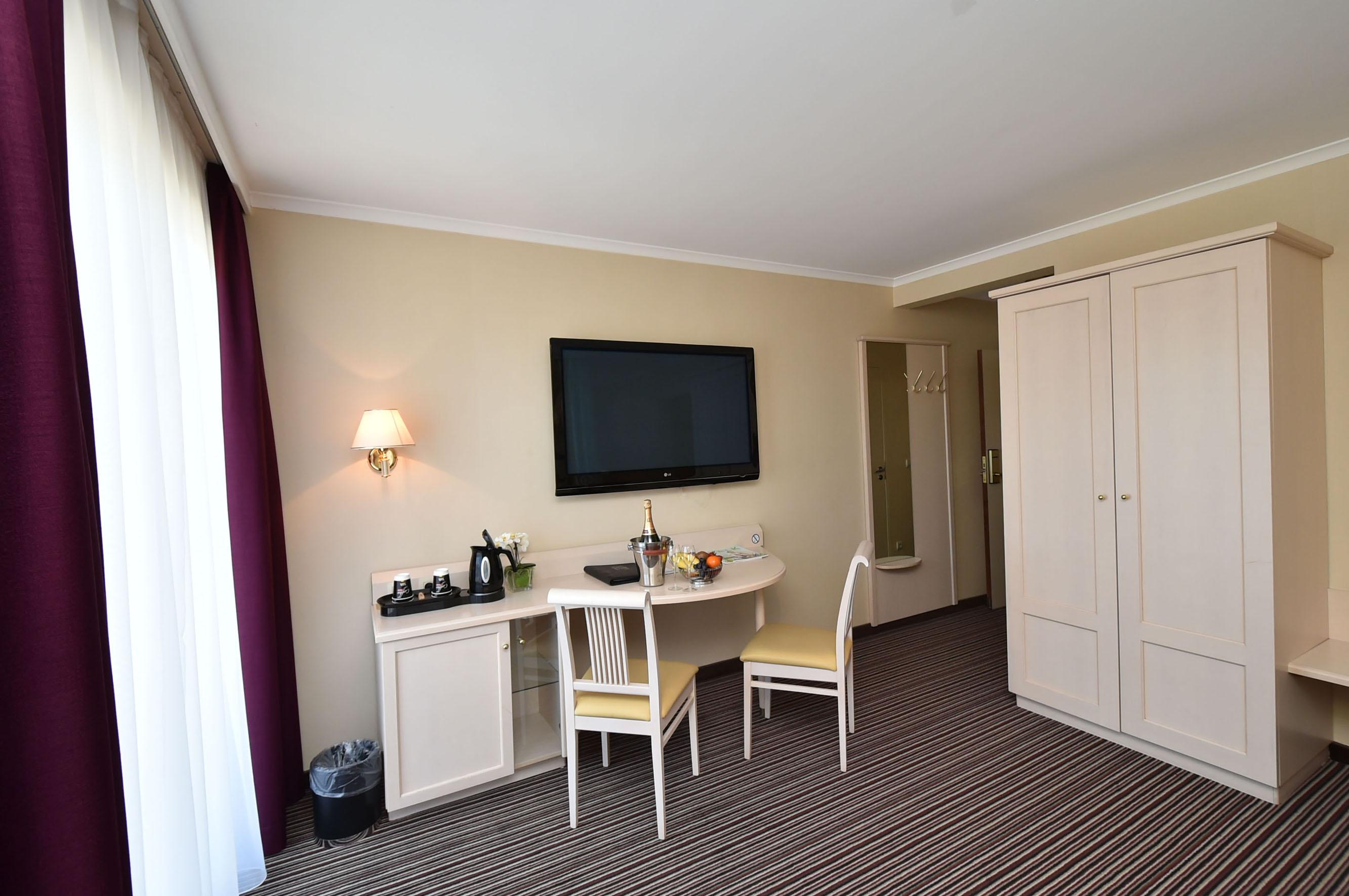 Hotel Charleroi Airport - Van Der Valk Esterno foto