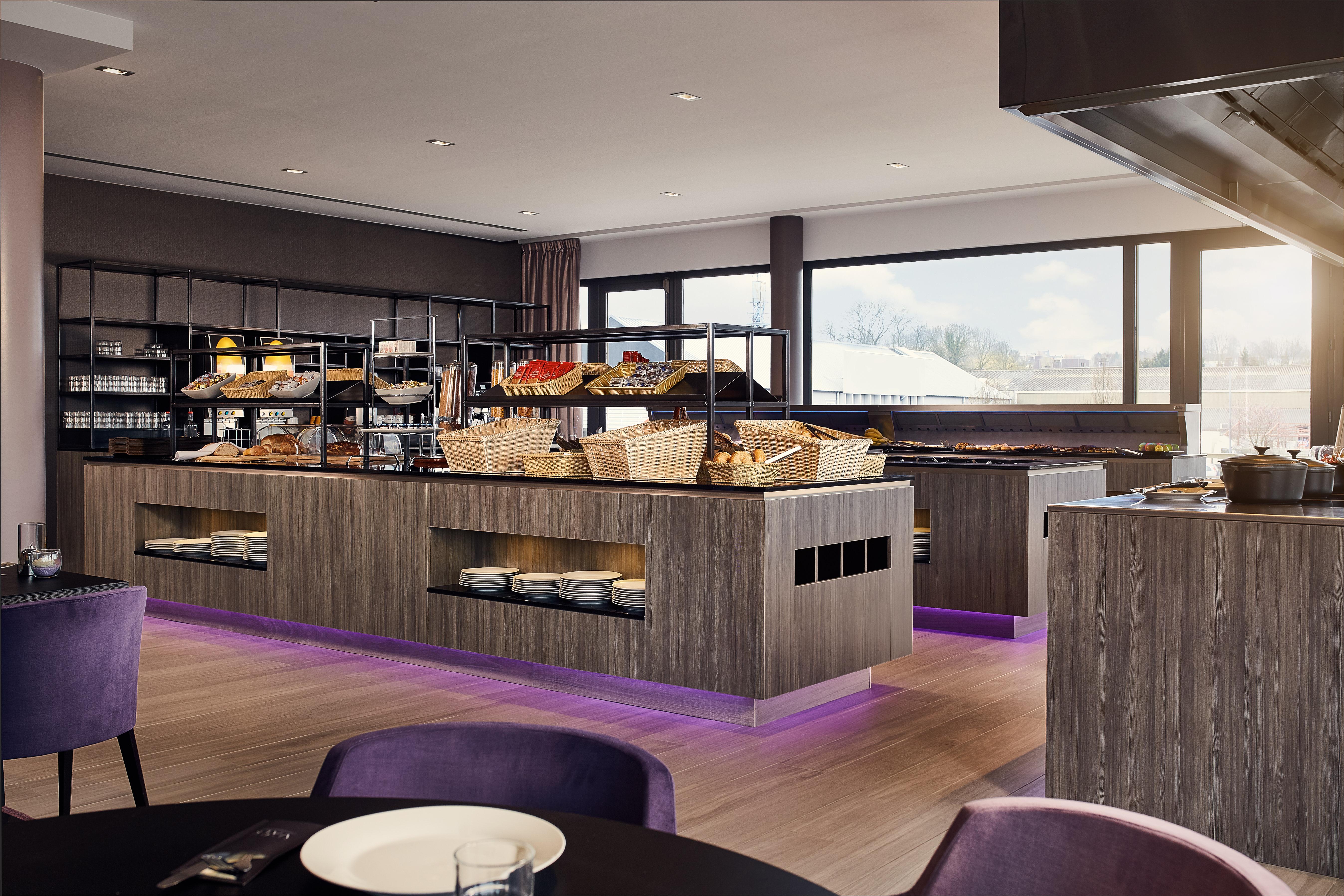 Hotel Charleroi Airport - Van Der Valk Esterno foto