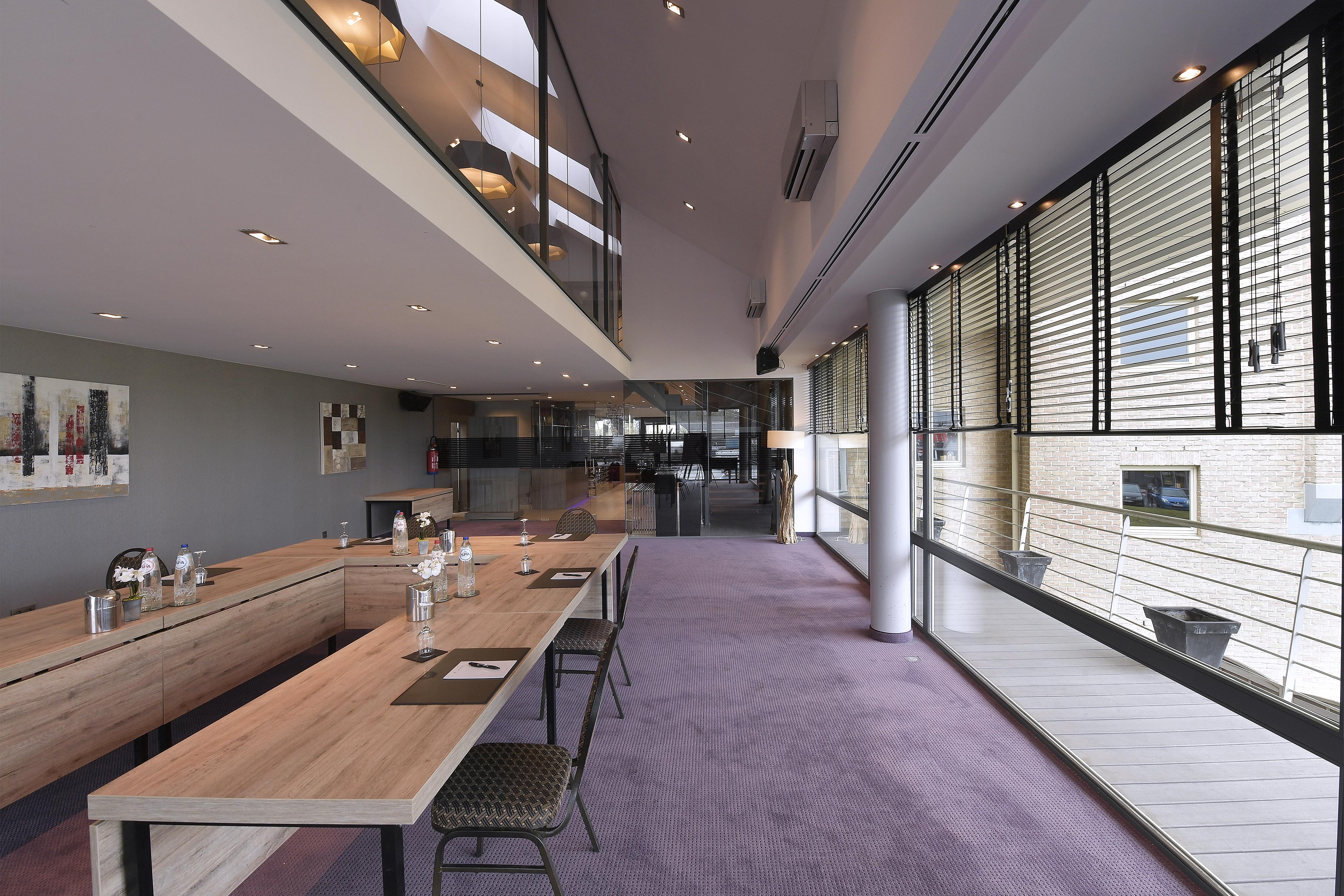 Hotel Charleroi Airport - Van Der Valk Esterno foto