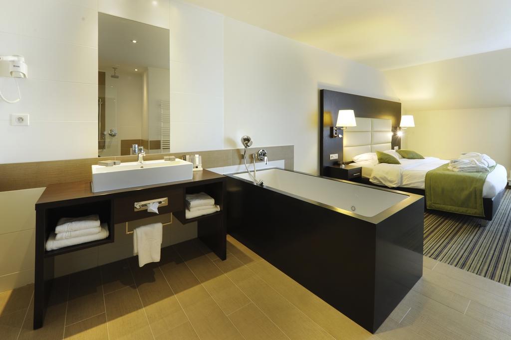 Hotel Charleroi Airport - Van Der Valk Esterno foto